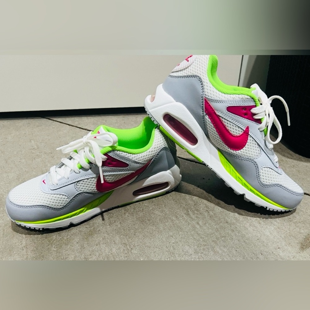 Nike Women's Shoes White and Pink